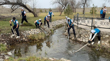 Фотография к новости: Жас қазақстандықтар «Мөлдір бұлақ» республикалық акциясына қатысуда