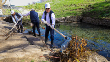 Фотография к новости: "Таза Қазақстан": Бектенов Түркістанда бұлақ тазалау акциясына қатысты