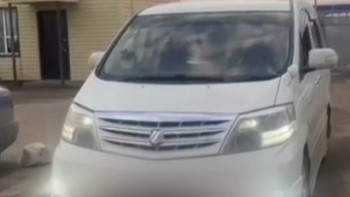 Фотография к новости: «Альфард» айып тұрағына кетті: Ақтөбеде 36 рет заң бұзған жүргізуші ұсталды