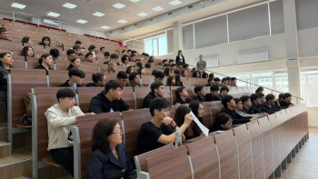 Фотография к новости: Республикалық референдум қорытындылары мен елдің даму бағдары жастармен бірге талқыланды