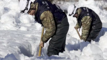 Фотография к новости: ТЖМ әскери қызметшілері Алтай қаласын су тасқынынан қорғауда