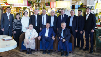 Фотография к новости: Қазақстан жазушылары мен ақындары "Кітап оқитын ұлт" жобасының Қамқоршылық кеңесіне кірді