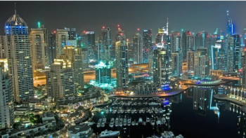 Фотография к новости: Дубайда сынықтардың құлауы салдарынан 8 адам жарақат алды