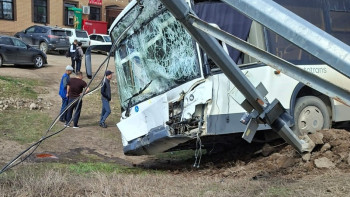 Фотография к новости: БҚО-да мектеп автобусы апатқа ұшырады: Балалар зардап шекті