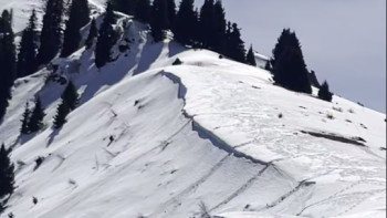 Фотография к новости: Алматыда қар көшкінінің алдын алу жұмыстары жүргізілді