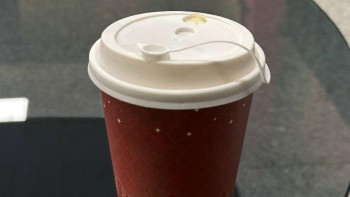 Фотография к новости: Қостанайдағы "қымбат" кофе: Тұтынушы жәндігі бар сусын үшін 100 мың теңге "алды"