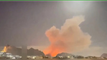 Фотография к новости: АҚШ шабуылдарынан кейін Иран қаласының үстінде үлкен от шары пайда болды