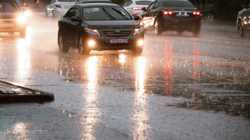Фотография к новости: Жаңбыр мен найзағай: 13 облыста дауылды ескерту жарияланды