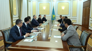 Фотография к новости: Қазақстан бейбіт диалогты қолдайды: СІМ басшысы елшілермен кездесті