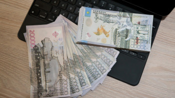 Фотография к новости: Мерейтой сайын сыйақы: Абай облысында әкімдік қызметкерлерінің заңсыз әрекеті әшкере болды