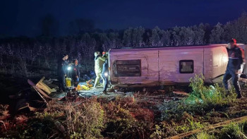 Фотография к новости: Түркияда жолаушылар мінген шағын автобус аударылып, бір адам көз жұмды