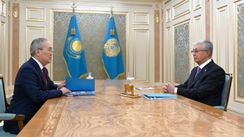 Фотография к новости: Президент алаяқтық пен көлеңкелі қаржыға қарсы шараларды күшейтуді тапсырды