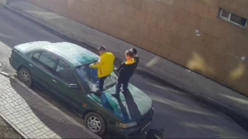 Фотография к новости: Астанада балалардың көліктерді қиратқаны видеоға түсіп қалды: Кім жауап береді?