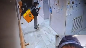 Фотография к новости: Алматыда курьер баланың коляскасына дәрет сындырған