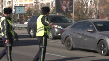 Фотография к новости: Алматыда 5 мыңға жуық көлік айыппұл тұрағына қойылған