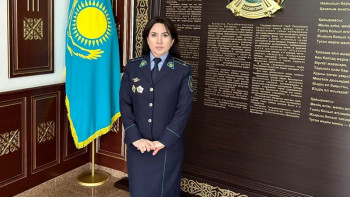 Фотография к новости: "Қазақстандық Моника Беллуччи" атанған полицей зейнетке шықты