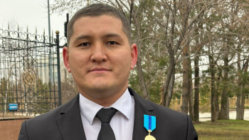 Фотография к новости: Бұл марапат жігер берді: Президент қолынан медаль алған ғалым әсерімен бөлісті