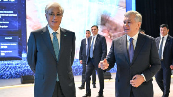 Фотография к новости: Қазақстан мен Өзбекстан президенттері жасанды интеллект хакатонына барды