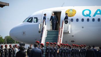 Фотография к новости: Тоқаев Өзбекстанға жұмыс сапарымен барды