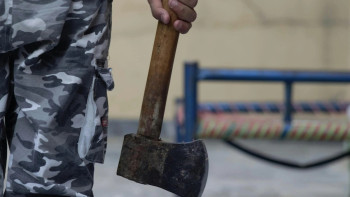 Фотография к новости: Астанада қанға боялған балта ұстаған ер адам тұрғындарды шошытты