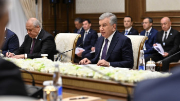 Фотография к новости: Бұхарадағы тарихи кездесу: Қазақстан мен Өзбекстан жаңа жол картасын қабылдайды