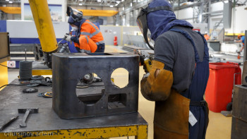 Фотография к новости: 400 мыңға жуық қазақстандық зиянды жағдайларда жұмыс істейді