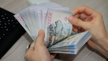 Фотография к новости: Суррогат анаға қатысты дау: Сот әйелден 550 мың теңгені өндіріп, моральдық өтемақыны алып тастады