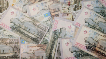 Фотография к новости: Теңге нығайды, бірақ мұнайдан табыс азайды – Қаржы министрі