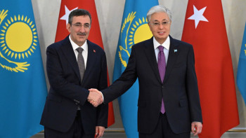 Фотография к новости: Ірі келісімдер қарсаңында: Тоқаев Түркия вице-президентімен келіссөз жүргізді