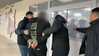 Фотография к новости: 5 жыл құпия орында жасырынған: Қарағандыда 117 млн теңге бопсалаған күдікті ұсталды