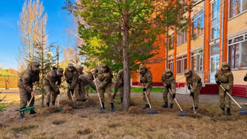 Фотография к новости: Астанада Ұлттық ұлан әскери қызметшілері «Шарапат» орталығында экоакция өткізді