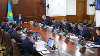 Фотография к новости: Олжас Бектенов: Біздің міндетіміз – мүмкіндігі шектеулі жандарға жан-жақты қолдау көрсету 