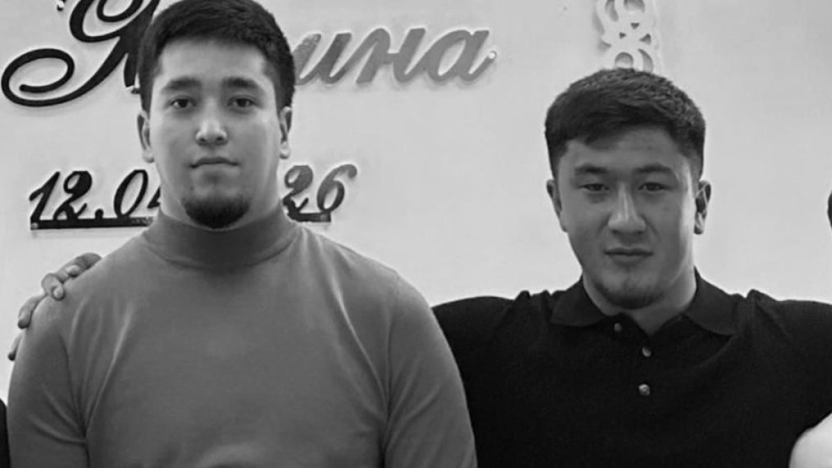  ©️ Марқұмның жақындарынан. (сол жақта Анвар Мусаев)