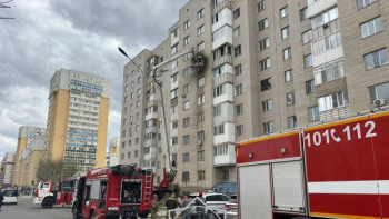 Фотография к новости: Астанада 10 қабатты үйдегі пәтер өртке оранды