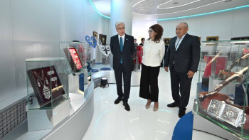 Фотография к новости: Президент Креативті индустрияны дамыту қорының кеңсесін аралап көрді