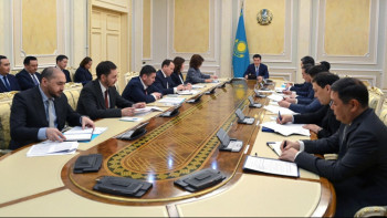 Фотография к новости: Ерлан Қарин этносаралық келісімді нығайту мәселелеріне арналған жиын өткізді
