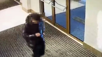 Фотография к новости: Астанада мешітке барған әйел қымбат киімінен айырылып қалды