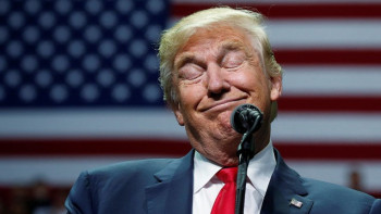 Фотография к новости: Трамп Ормуз бұғазынан кемелерді шығарудан бас тартты