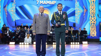 Фотография к новости: Астанада Қарулы күштердің әскери қызметшілері марапатталды