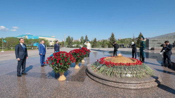 Фотография к новости: Үкімет, Сенат және Мәжіліс басшылары соғыс жылдарында құрбан болғандарды еске алды
