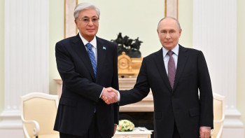 Фотография к новости: Қасым-Жомарт Тоқаев Владимир Путинмен кездесу өткізді