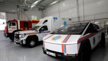 Фотография к новости: Түркістандағы саммитте Tesla Cybertruck кезекшілік атқарады