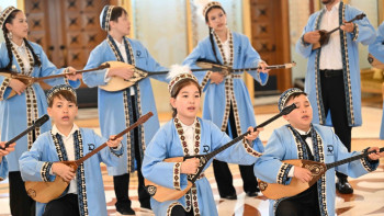 Фотография к новости: Жас өнерпаздар Түрік елінің көшбасшысына күй орындап берді