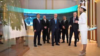 Фотография к новости: Түркі мемлекеттері ұйымына мүше елдердің басшылары Turkistan визит-орталығына барды