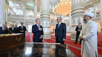 Фотография к новости: Түркістандағы бауырластық: Президенттер жаңа мешітке барды