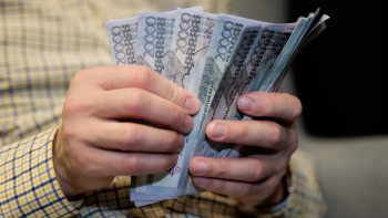 Фотография к новости: Депутат 900 мың теңге жалақысының жетпейтінін айтты