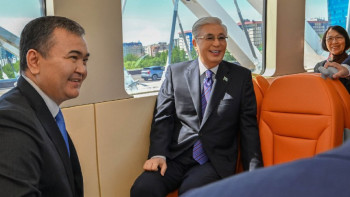 Фотография к новости: Тоқаев LRT жүйесінің алғашқы жолаушысы атанды