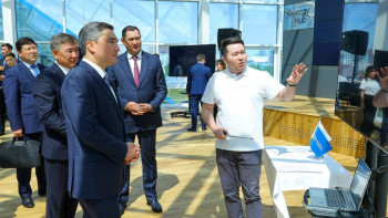 Фотография к новости: Олжас Бектеновке NU мен НЗМ-ның инновациялық жобалары таныстырылды