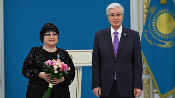 Фотография к новости: Мақпал Жүнісова "Барыс" орденімен марапатталды