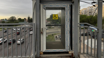 Фотография к новости: Алматыда ондаған жерүсті өткелінің лифті істемей тұр